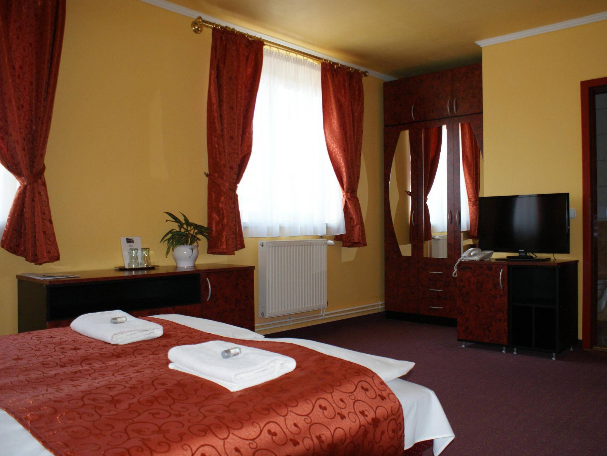 Hotel Palota City บูดาเปสต์ ภายนอก รูปภาพ
